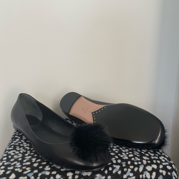 BRAND NEW Gucci Black Leather Pom-Pom Ballet Flats - Picture 2 of 4